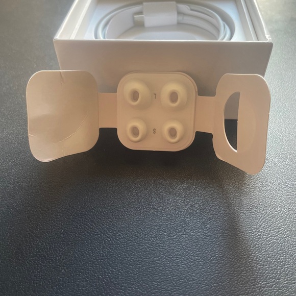 Apple earbuds second gen brand new